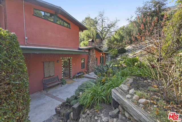 809 Basin Drive, Topanga CA: https://media.crmls.org/mediaz/10c1655f-10be-4313-bc2b-6dd0ee32fcde.jpg