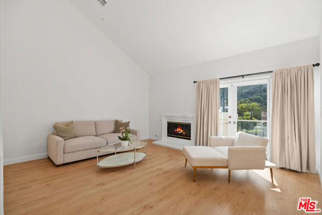 622 Palisades Drive photo 4