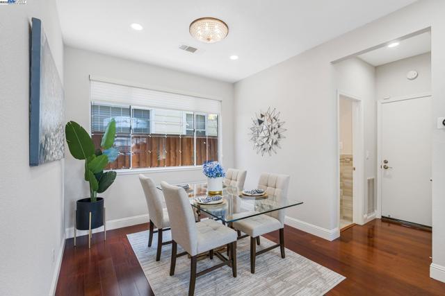 5373 Shamrock Cmn, Fremont CA: https://media.crmls.org/mediaz/10c2917d-4104-47cc-9b68-0b48ce34d5d2.jpg