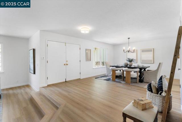 115 Saint Jean Ct, Danville CA: https://media.crmls.org/mediaz/10c2ed02-209d-4a3d-80a4-1db49a3ddc57.jpg