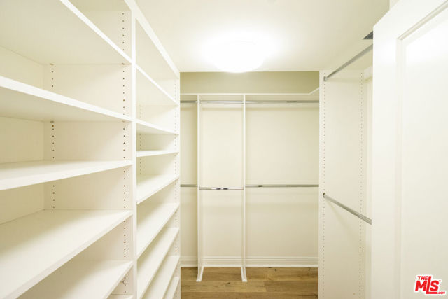 1529 S BEVERLY Drive, Los Angeles CA: https://media.crmls.org/mediaz/10c2f7ae-16a9-400b-9e89-efda1458db4c.jpg