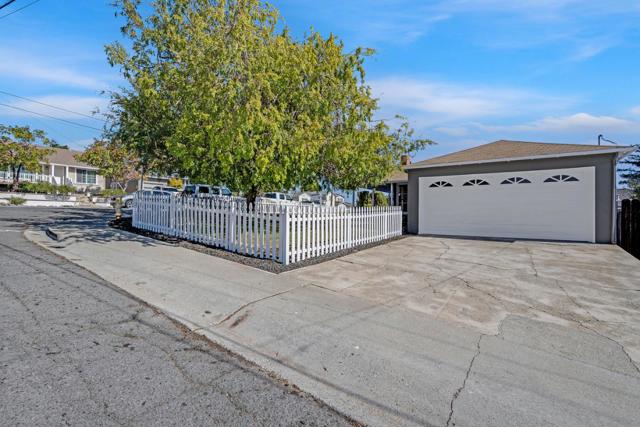 443 Lomita Avenue, Millbrae CA: https://media.crmls.org/mediaz/10c30d34-e3aa-4635-b5e9-f9a43ae98229.jpg