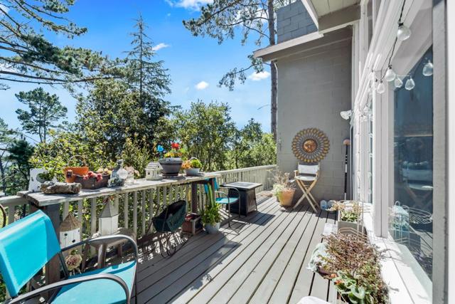 6 Stratford Place, Monterey CA: https://media.crmls.org/mediaz/10c35bef-3210-45ad-9ad4-fd216d34c9f8.jpg