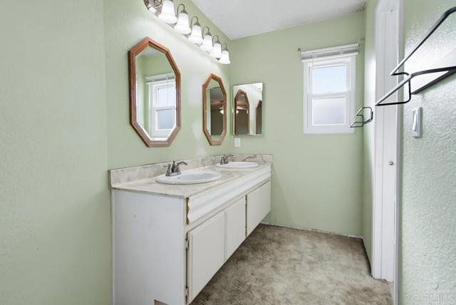 Detail Gallery Image 24 of 33 For 1237 Armstrong Cir, Escondido,  CA 92027 - 4 Beds | 2/1 Baths