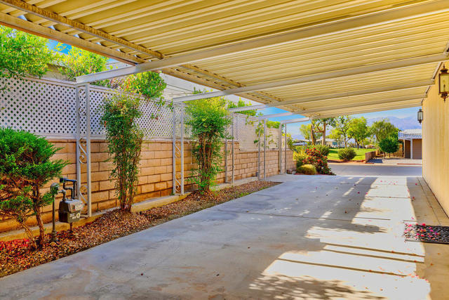 73470 Desert Greens N Drive, Palm Desert CA: https://media.crmls.org/mediaz/10c3896c-b02a-4663-a584-bd440c394353.jpg
