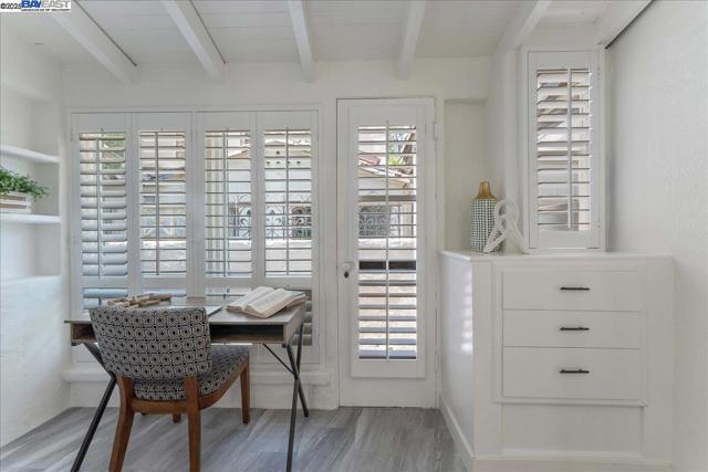 405 Kingsley Ave, Palo Alto CA: https://media.crmls.org/mediaz/10c3bca4-70bf-46d4-b0b3-80cd79bb8a19.jpg