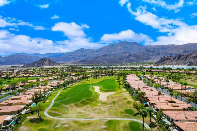 80305 Cedar, La Quinta CA: https://media.crmls.org/mediaz/10c3fb12-cc37-48df-84a1-cda538da2381.jpg