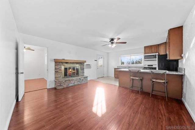 2297 1/2 Orchard Ave, El Cajon CA: https://media.crmls.org/mediaz/10c4034f-ea16-4ee3-bc70-d1712d512274.jpg