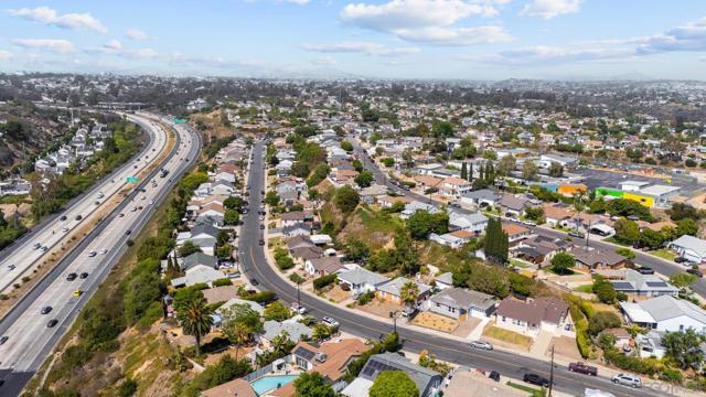 1663 Parrot St, San Diego CA: https://media.crmls.org/mediaz/10c46833-d0f3-4e8b-bb22-7e241c20a079.jpg
