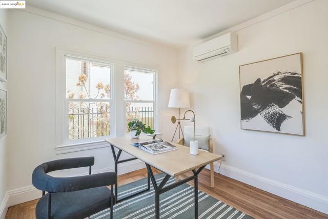 1515 Derby St, Berkeley CA: https://media.crmls.org/mediaz/10c4ac6d-10d3-4c25-9035-9037e7649b39.jpg