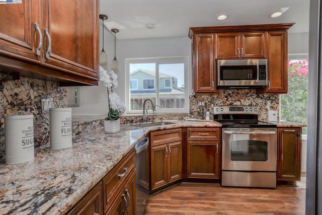 34724 Teal Cmn, Fremont CA: https://media.crmls.org/mediaz/10c4b133-79e0-4d44-ac0e-011a587d5a11.jpg