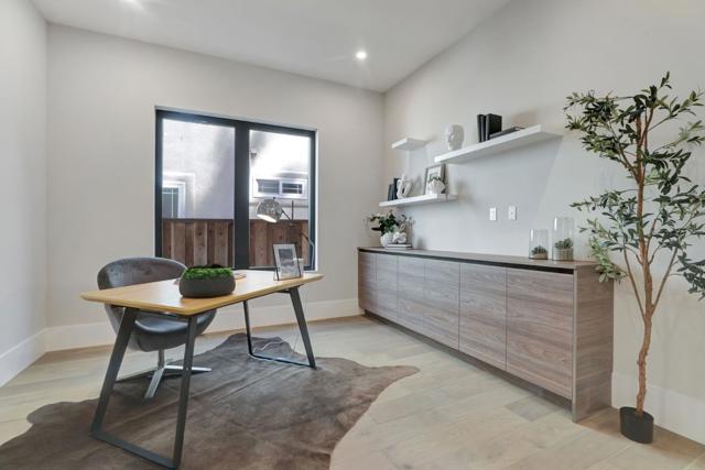546 9th Avenue, Menlo Park CA: https://media.crmls.org/mediaz/10c4fb61-7f10-4e0b-ac22-139fe64a8932.jpg