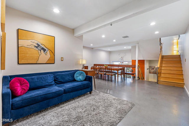 Detail Gallery Image 10 of 47 For 11912 Riverside Dr #20,  Valley Village,  CA 91607 - 2 Beds | 3 Baths