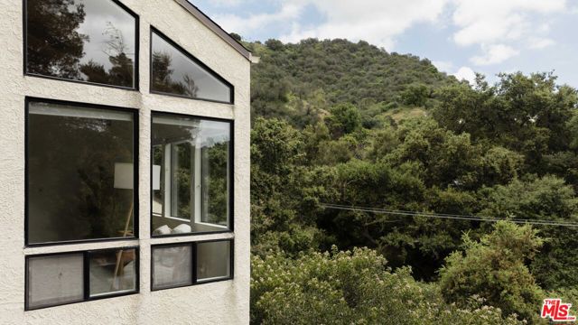 1639 Oak Drive, Topanga CA: https://media.crmls.org/mediaz/10c50d52-e717-421b-af80-9530c170edd7.jpg