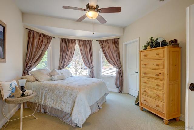 16677 Falcon Heights Rd, Ramona CA: https://media.crmls.org/mediaz/10c52b41-aa03-457e-adef-3f41bd8369fd.jpg
