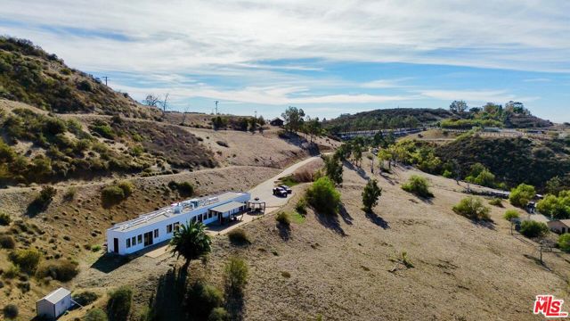 11077 Pacific View Drive, Malibu CA: https://media.crmls.org/mediaz/10c58caa-41ca-401f-8ca8-25eeae77cfcd.jpg