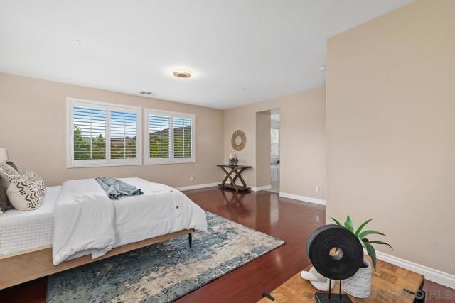 10518 Monterey Ridge Dr, San Diego CA: https://media.crmls.org/mediaz/10c684ba-8fb3-4ecc-a765-f6a101f5a0a0.jpg