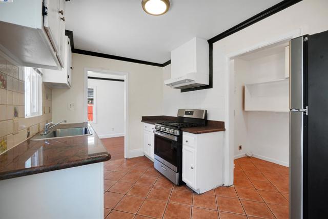 6133 Seminary Ave, Oakland CA: https://media.crmls.org/mediaz/10c68579-b309-43ce-9247-b7ff47421a8f.jpg