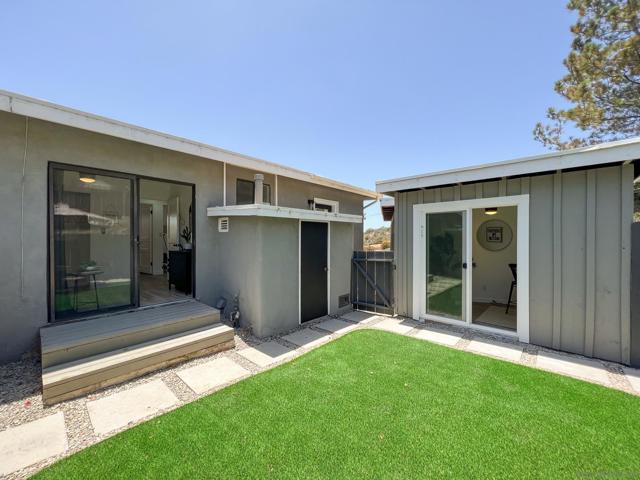 3854 56 Via Del Mar, San Diego CA: https://media.crmls.org/mediaz/10c6ff38-3f72-4f32-bb81-8bf1c4cb329b.jpg