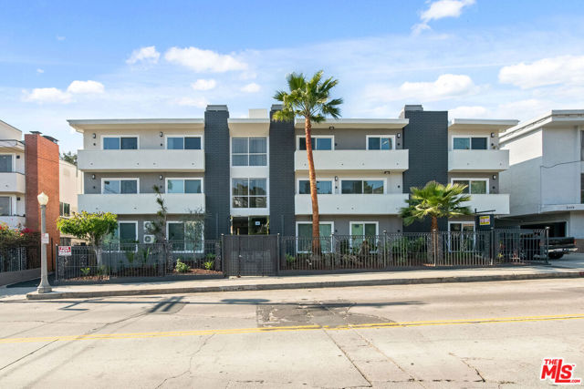 2447 N Beachwood Drive, Los Angeles CA: https://media.crmls.org/mediaz/10c75064-4085-4049-8db6-861e6f758c2f.jpg