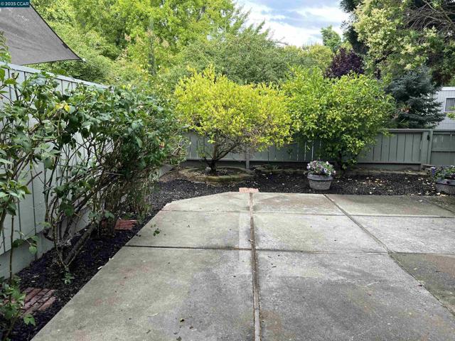 5239 Riverdale Ct., Pleasanton CA: https://media.crmls.org/mediaz/10c7c6d6-2733-4038-92d6-c3d7c8921152.jpg