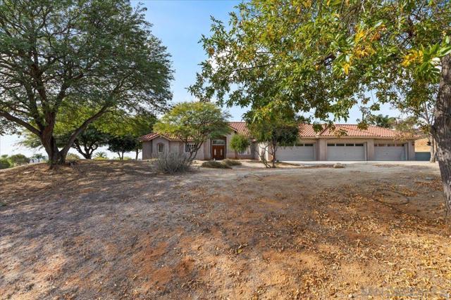 31252 North Star Way, Valley Center CA: https://media.crmls.org/mediaz/10c88e98-4bb1-4d20-9464-1804762d0000.jpg