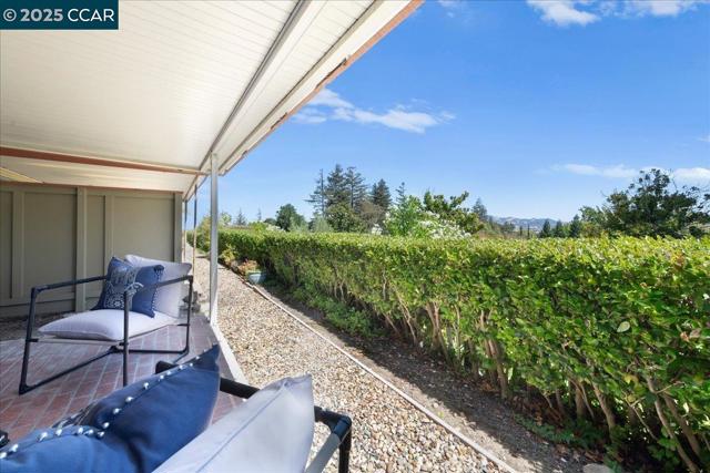 1256 Skycrest Dr, Walnut Creek CA: https://media.crmls.org/mediaz/10c94f31-4ec0-49e8-aeb7-e696aa1feb40.jpg