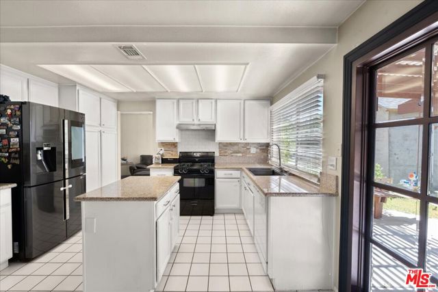 3228 Rollingridge Avenue, Palmdale CA: https://media.crmls.org/mediaz/10c9536c-3ac1-4ac3-b951-8b65f39d4f96.jpg
