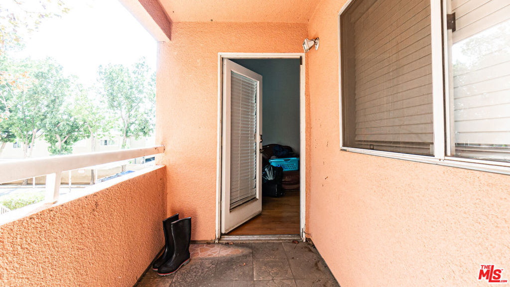 https://media.crmls.org/mediaz/10c9e200-6b79-4f94-8224-974ef8553f12.jpg?preset=X-Large