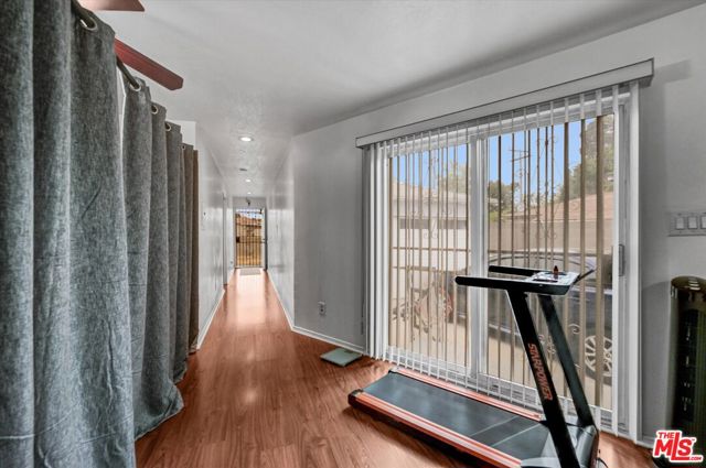 2463 Easy Avenue, Long Beach CA: https://media.crmls.org/mediaz/10cb9087-2bc6-42fa-be97-c496677ed048.jpg