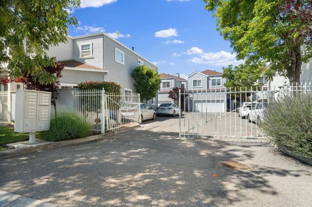 4220 Ramshall Place, Santa Clara CA: https://media.crmls.org/mediaz/10cbc5fa-bd32-48c8-99d4-058ab618c218.jpg
