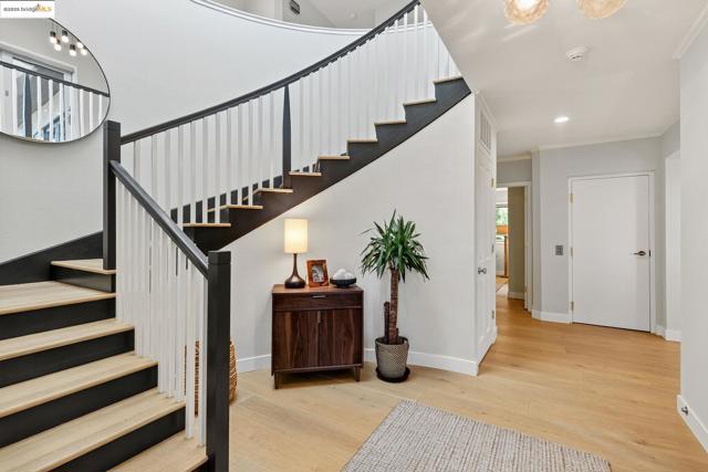6330 Swainland Rd, Oakland CA: https://media.crmls.org/mediaz/10cbedcb-9f4a-40a5-8080-2e214a5de613.jpg