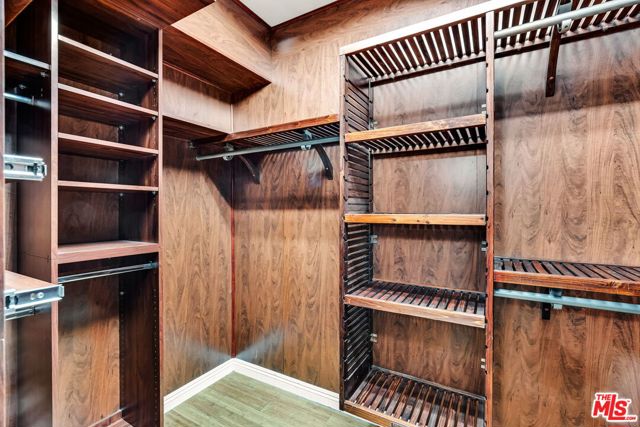 1124 N Kings Road, West Hollywood CA: https://media.crmls.org/mediaz/10cc06e1-6593-4624-9fd5-4420daf2cb97.jpg