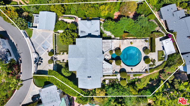 1350 Belfast Drive, Los Angeles CA: https://media.crmls.org/mediaz/10cc08e1-4097-402f-ac7c-f9568ebde8f9.jpg