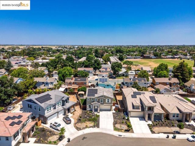 4670 Fuschia Way, Oakley CA: https://media.crmls.org/mediaz/10cc6904-d248-424a-abb9-8a44a034ddbc.jpg
