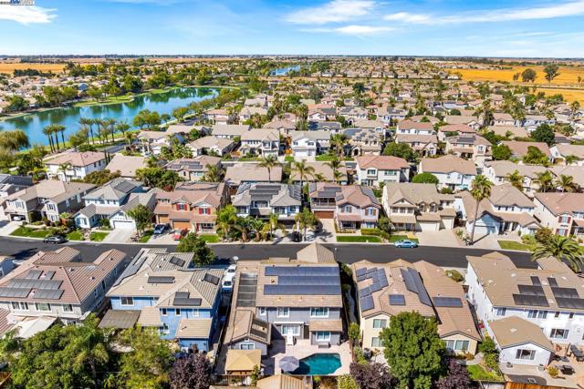 3638 Otter Brook Loop, Discovery Bay CA: https://media.crmls.org/mediaz/10cc6d3e-39c2-4b00-8787-544d65df1180.jpg
