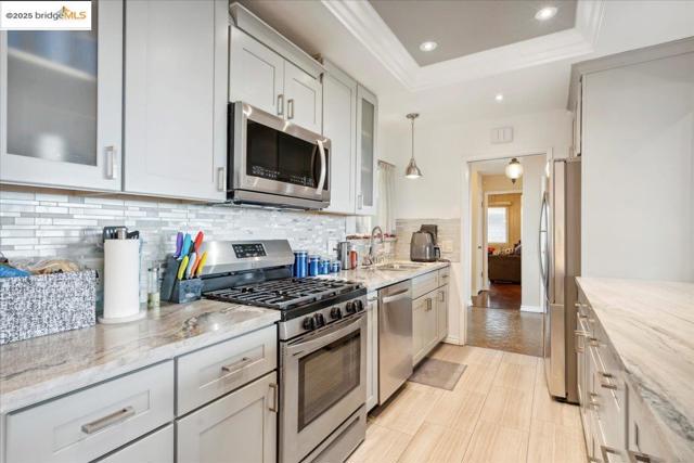 11772 Cranford Way, Oakland CA: https://media.crmls.org/mediaz/10cca0e6-6758-46d7-80aa-9aba66406b56.jpg
