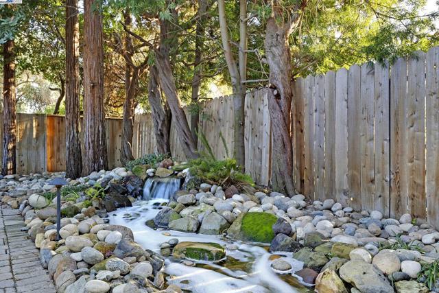 4004 Salem St, Concord CA: https://media.crmls.org/mediaz/10ccf7e3-d56b-4601-a3b4-542c35a66d43.jpg