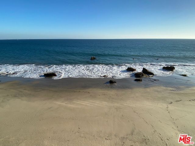 19640 Pacific Coast Highway, Malibu CA: https://media.crmls.org/mediaz/10cd35cb-795c-4d5c-b3d7-9fe007e6f2fa.jpg