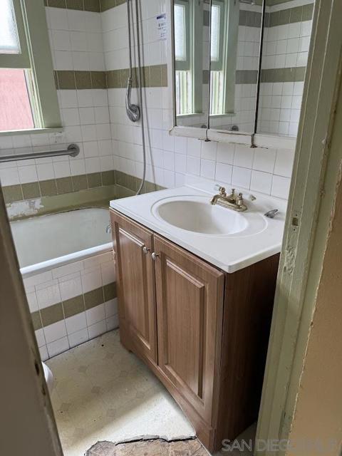 3921 23 Delta St, San Diego CA: https://media.crmls.org/mediaz/10cd39e7-3b17-421d-9cce-45cb15815600.jpg