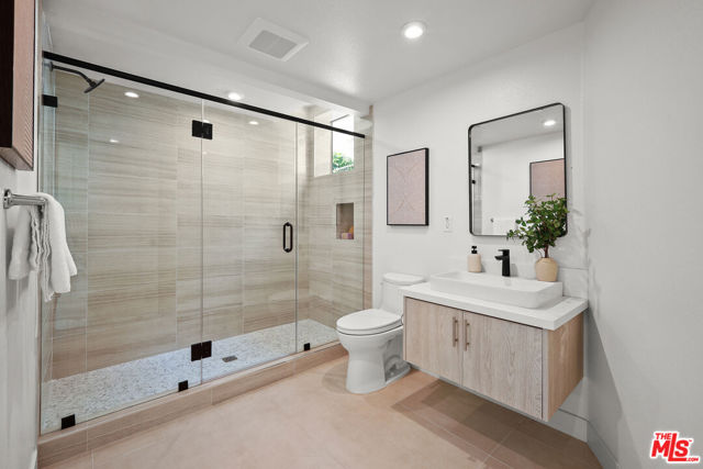 1200 N Orange, West Hollywood CA: https://media.crmls.org/mediaz/10cd56a7-fce2-4769-9458-134db04a5431.jpg