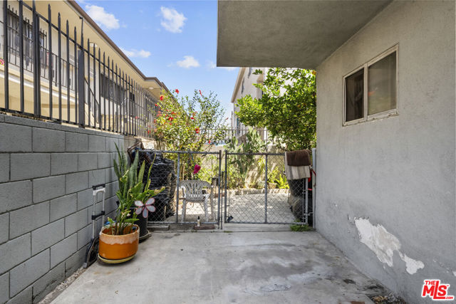 12001 Valerio Street, North Hollywood CA: https://media.crmls.org/mediaz/10cd6c36-a371-497a-9ccc-fdf7e0fc7481.jpg