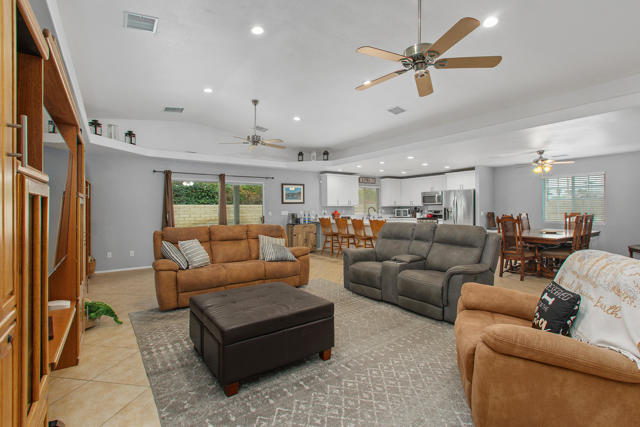 27250 Nortada Drive, Cathedral City CA: https://media.crmls.org/mediaz/10cd82ff-a6ef-4fb9-a599-73da97160fc5.jpg