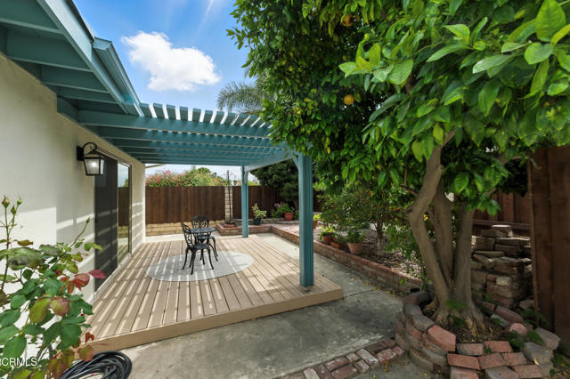 2161 Lathan Avenue, Camarillo CA: https://media.crmls.org/mediaz/10cd87e9-d9e0-4272-93d8-8a85cd7be192.jpg