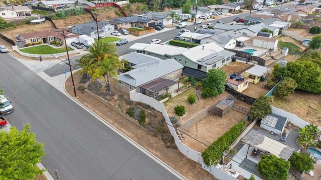 8080 Poplin Dr, Santee CA: https://media.crmls.org/mediaz/10cd8cab-e891-4831-ac6e-dfc98c63d9ec.jpg