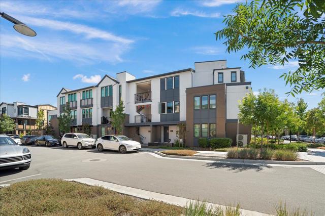 16293 Gellatt Court, Los Gatos CA: https://media.crmls.org/mediaz/10cdbd05-b8db-4cb9-a906-89aa317daa15.jpg