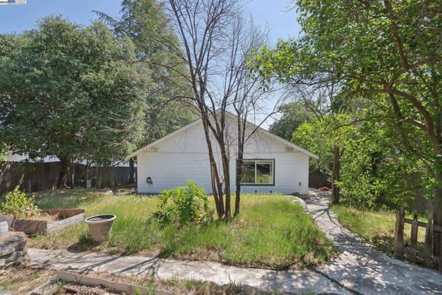 1101 Palm Avenue, Martinez CA: https://media.crmls.org/mediaz/10cdfbc5-9e86-4d5c-8b80-e65c4f9e2385.jpg