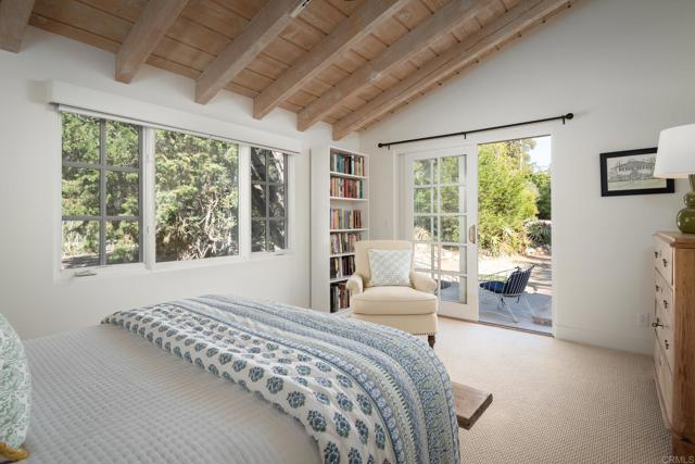 15807 Puerta Del Sol, Rancho Santa Fe CA: https://media.crmls.org/mediaz/10ce0c0a-9179-4096-a964-b0daaeab1e1c.jpg