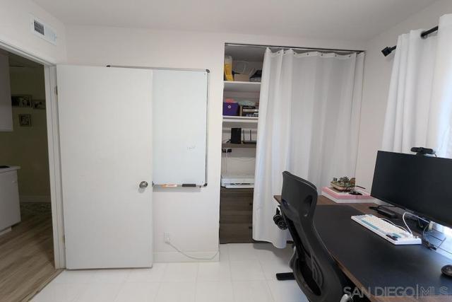11416 Osoyoos Pl, San Diego CA: https://media.crmls.org/mediaz/10ce7b8d-765a-49c4-bf40-e3d089d98376.jpg