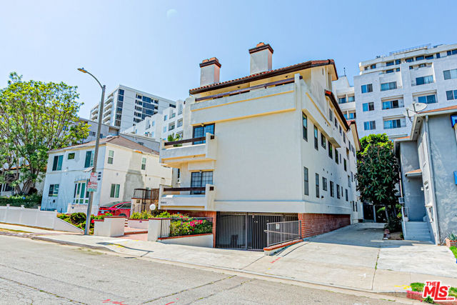 10611 Ashton Avenue, Los Angeles CA: https://media.crmls.org/mediaz/10cea77b-4abc-49a9-a252-225709a6c994.jpg